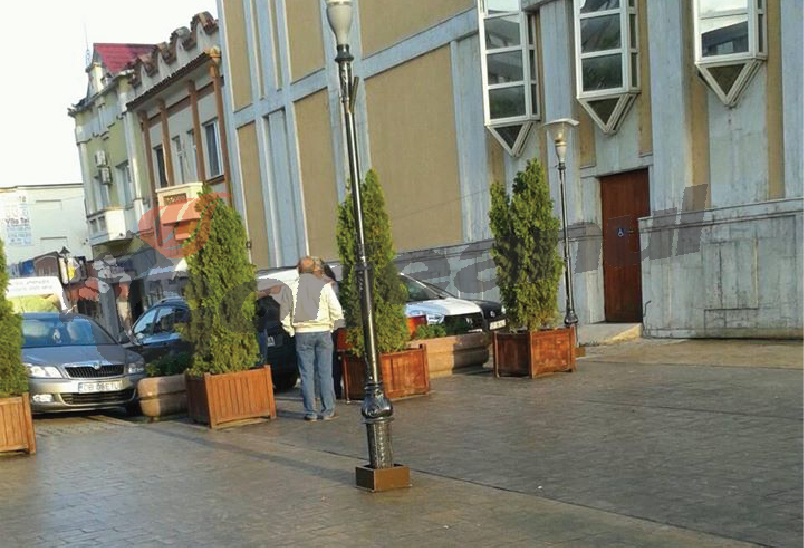 Subalternii lui Marean Negrescu ţin de loc de parcare pentru şefu’