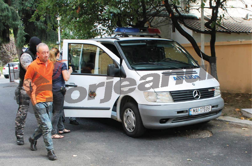 A vrut să-şi taie amicul de pahar cu drujba