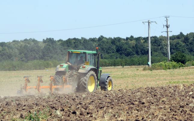 Norma de venit, redusă pentru agricultorii afectaţi de secetă
