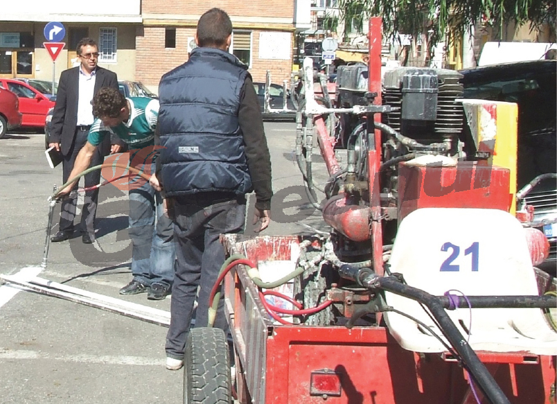 La nivel local, Se refac marcajele parcărilor de reşedinţă