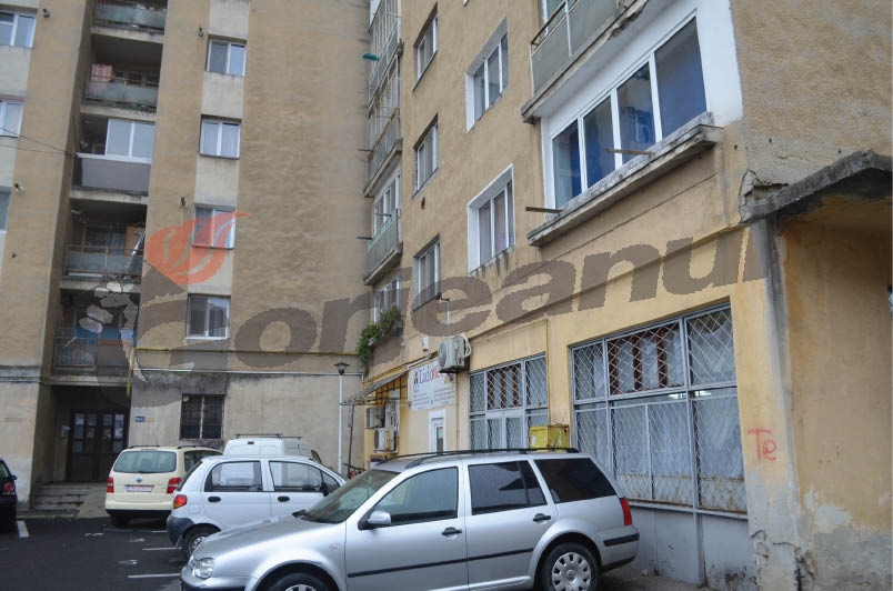 Un bloc turn din Târgu-Jiu a dat dispărută o scară