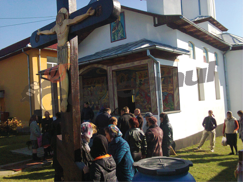 Sărbătoare Arhierească la resfințirea Bisericii din Parohia Valea Pojarului, Comuna Bustuchin, Protoieria Târgu-Cărbunești