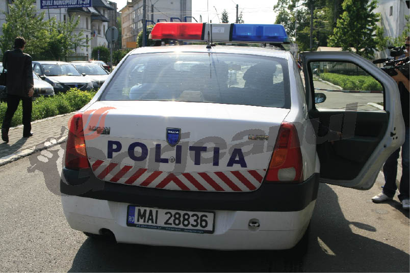 Mamă arestată după ce şi-a înjunghiat fiul