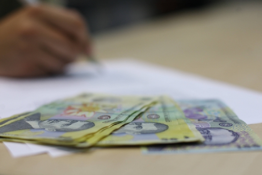 “Bani de liceu” pentru circa 1200 de elevi din Gorj