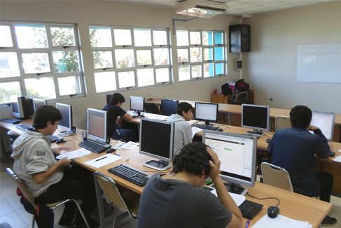 Concurs pentru liceenii pasionaţi de literatură