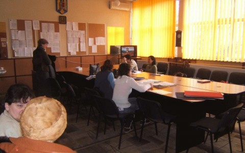 Zeci de noi candidaţi la statutul de expert în management educaţional