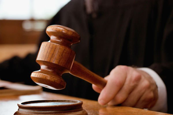 Închisoare cu suspendare pentru şantaj