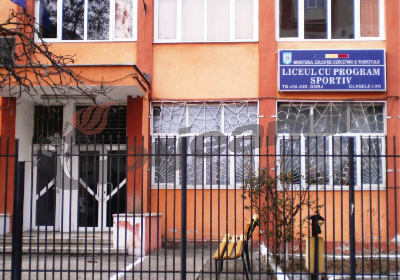 Elevul din LPS, exmatriculat după ce şi-a tăiat iubita