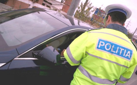 Şofer cu permisul anulat, depistat în trafic