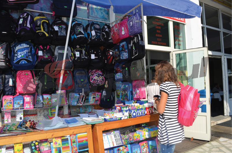 Noul an şcolar a adus amenzi comercianţilor de rechizite şi uniforme pentru elevi