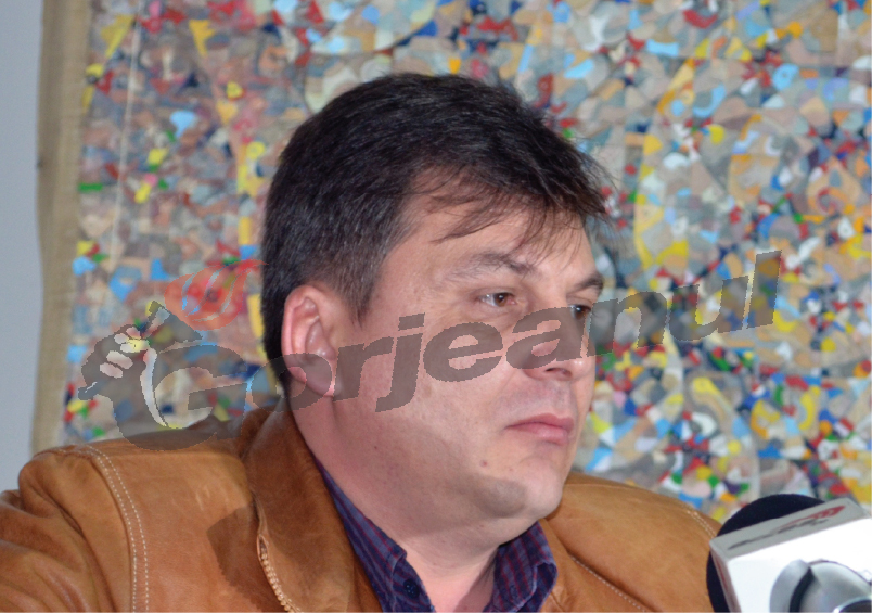 Gura târgului – Roşca a imortalizat cheful SMEO de la Predeal printr-un ospătar