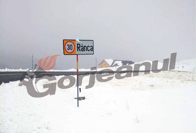 Prima zăpadă din Rânca atrage turiștii în minivacanța de 1 Decembrie