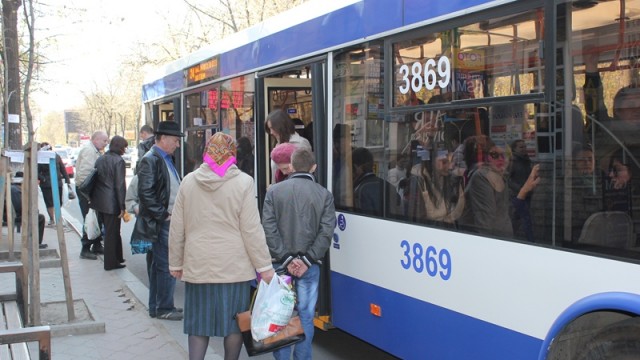 Încă un adolescent, prins cu abonament de călătorie fals