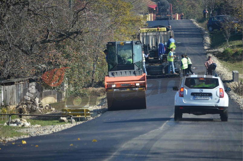 Drum comunal, reabilitat cu agregate minerale exploatate ilegal