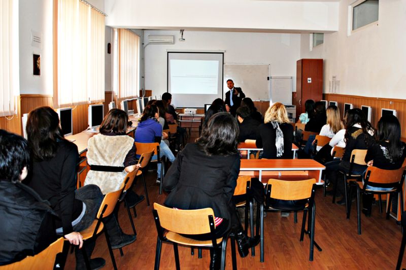 Proiect pentru stimularea performanţei şcolare înalte, în dezbatere publică