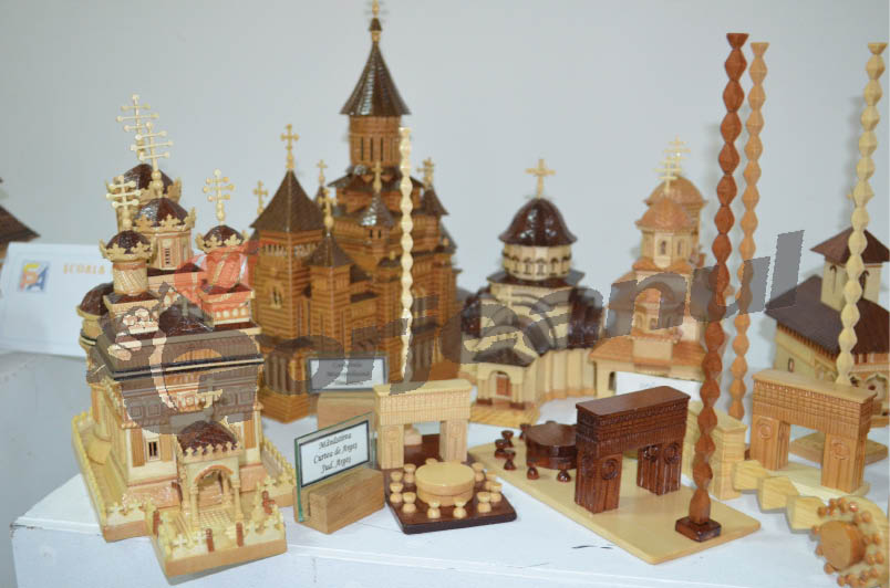 Creaţii ale meşterilor populari din judeţ, expuse la Muzeul Judeţean Gorj