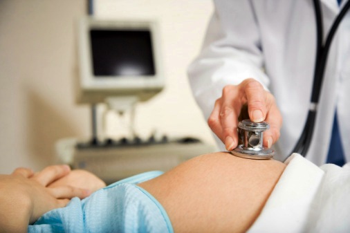 Cuplurile infertile vor putea beneficia de fertilizare in vitro gratuită şi în 2016