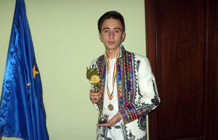 Premiul I la Festivalul “Gugulan cu car cu mere”, adjudecat de un tânăr solist din Gorj