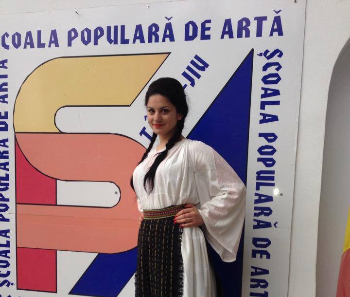 Tânără gorjeancă, premiată la un festival din Alba