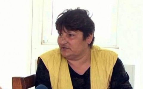 Ținută de instanță departe de fiica sa