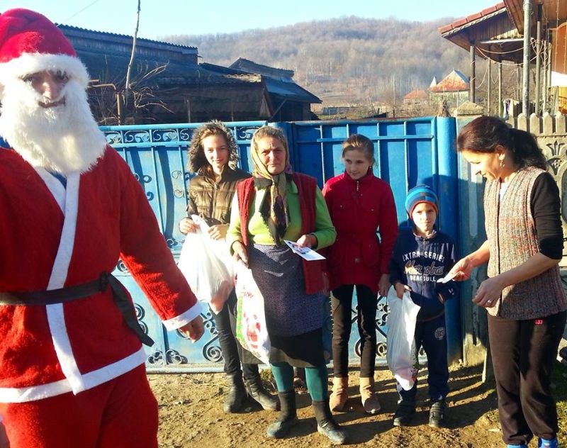 Copiii din Stejari au primit 450 de cadouri de la candidatul UNPR