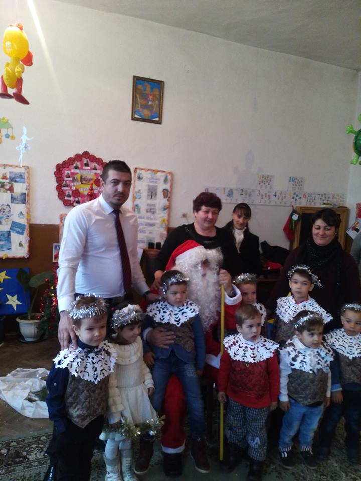 Cadouri pentru grădinarii din Băleşti de la Mişcarea Populară