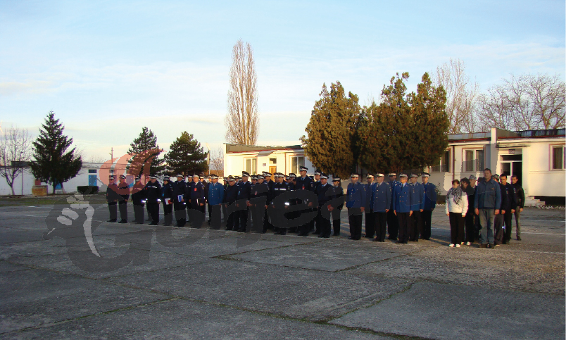 Zeci de poliţişti, pompieri şi jandarmi, avansaţi în grad de 1 decembrie