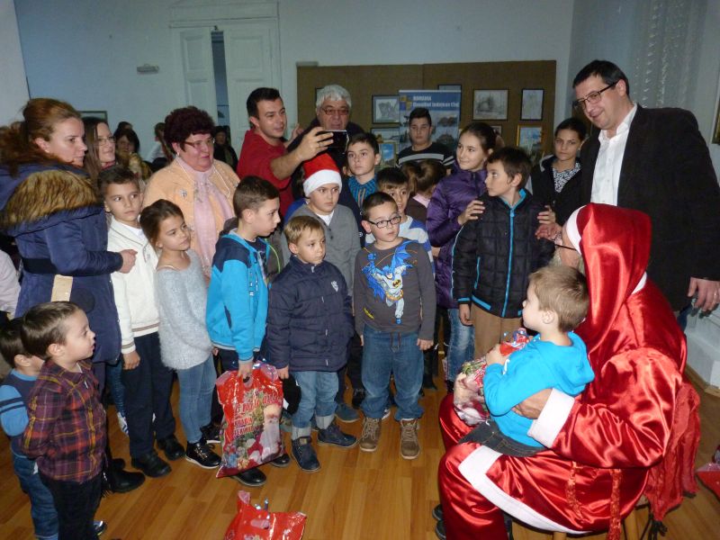 Moş Crăciun, ajutat de PSD Târgu-Jiu