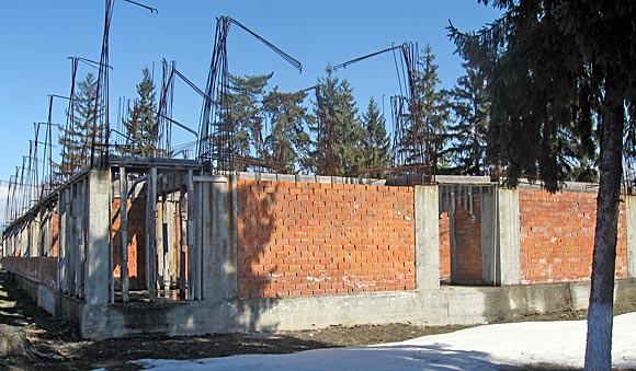 Lucrările, realizate doar în procent de 20%! Contractul de finanţare a campusului liceului din Bârseşti, reziliat de municipalitate