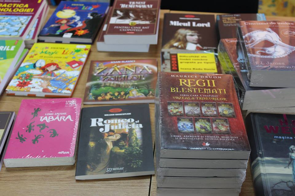 Fondul de carte al Bibliotecii Orăşeneşti Ţicleni, îmbogăţit cu sute de exemplare