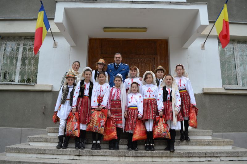 Colindători la Jandarmeria Gorj