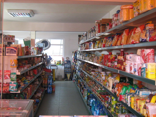 Alimente depozitate incorect şi spaţii neautorizate, depistate de inspectorii DSVSA