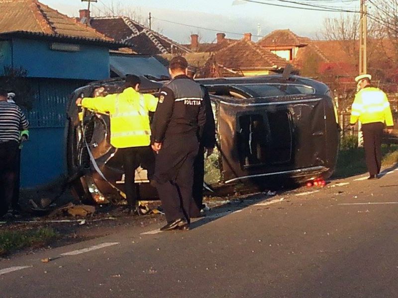 Capotă a răsturnat maşina noii sale cuceriri