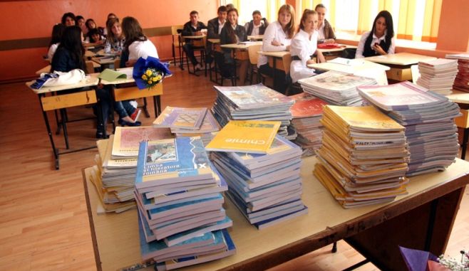 Zeci de liceeni din Gorj au cerut decontarea manualelor