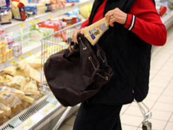 Prinși cu alimente furate în plasă