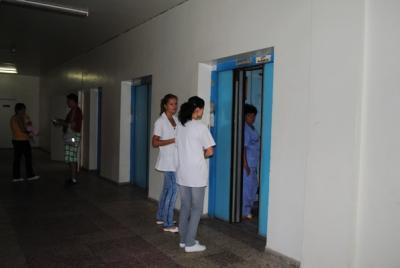 A început înlocuirea lifturilor la Spitalul Judeţean