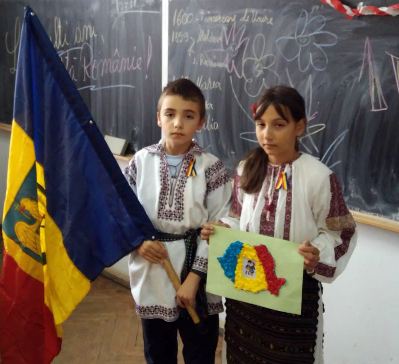 Ziua Naţională a României, sărbătorită de elevii Şcolii Primare Dobriţa-Runcu