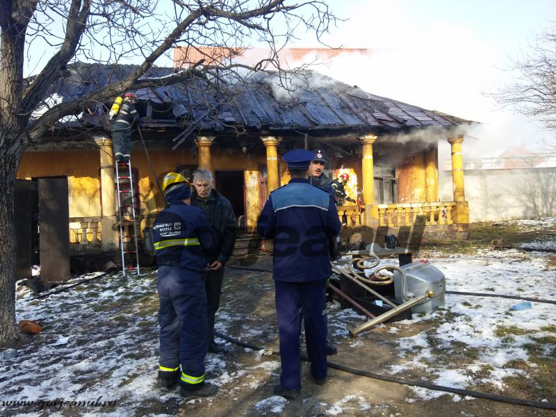 Incendiu lângă sediul Poliției Municipale