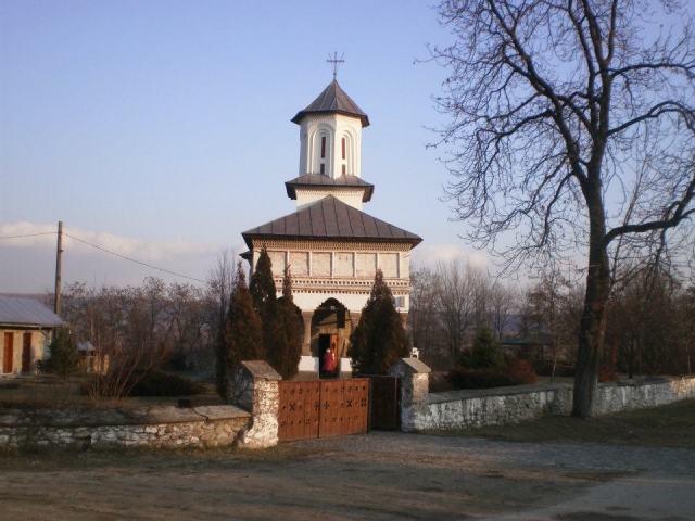 Mănăstirea Cămărăşeasca îşi serbează hramul