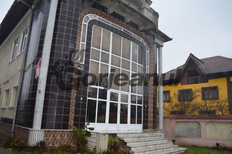 Afaceristul Cornoiu nu renunță în ruptul capului la vila din Meteor