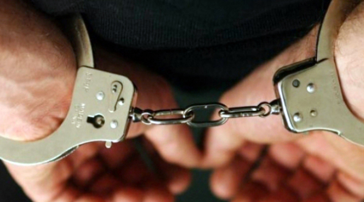 Tineri reținuți pentru înșelăciune