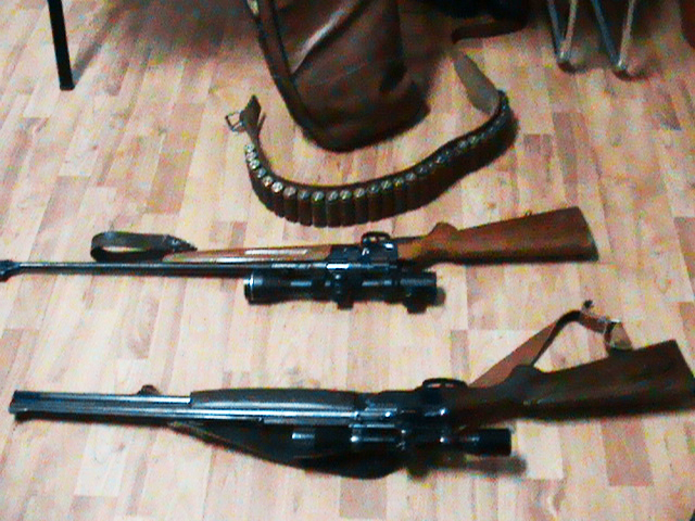 Dosar penal pentru că ținea arma de vânătoare în mașină