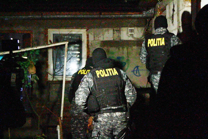 Descinderi și rețineri printre romii scandalagii