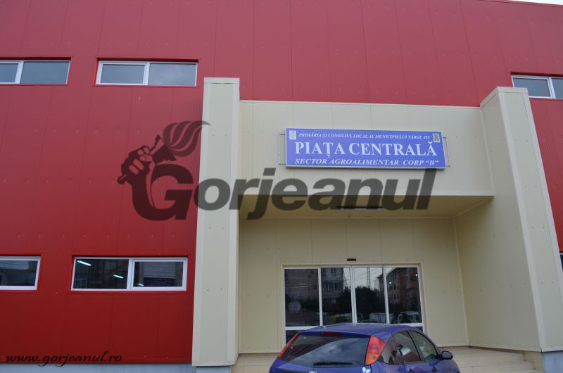 40 de comercianţi din Târgu-Jiu s-au mutat în hala încălzită