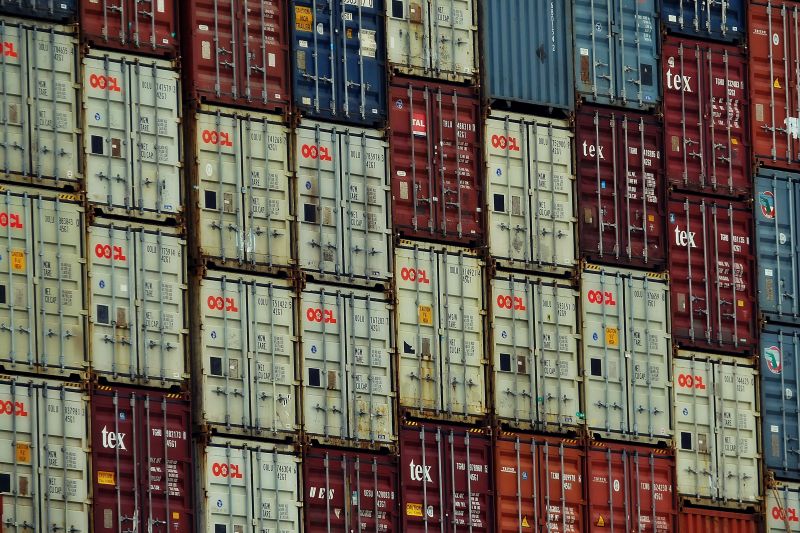 Exporturi în scădere, importuri în creştere pentru judeţ