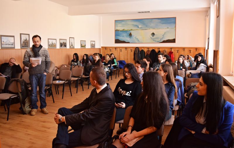 Scriitorii gorjeni, oaspeți ai Consiliului Școlar al Elevilor de la CNET