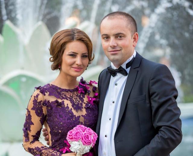 Fostul iubit al Olguţei Berbec s-a căsătorit la o săptămână după cântăreață
