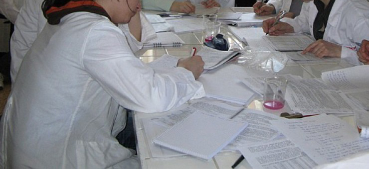 Asistenții medicali gorjeni pot solicita cardul profesional european la OAMGMAMR