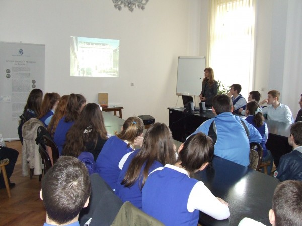 Competiție internațională de discursuri în limba engleză pentru elevi