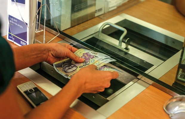 Serviciile financiare, reclamate de 35 de gorjeni